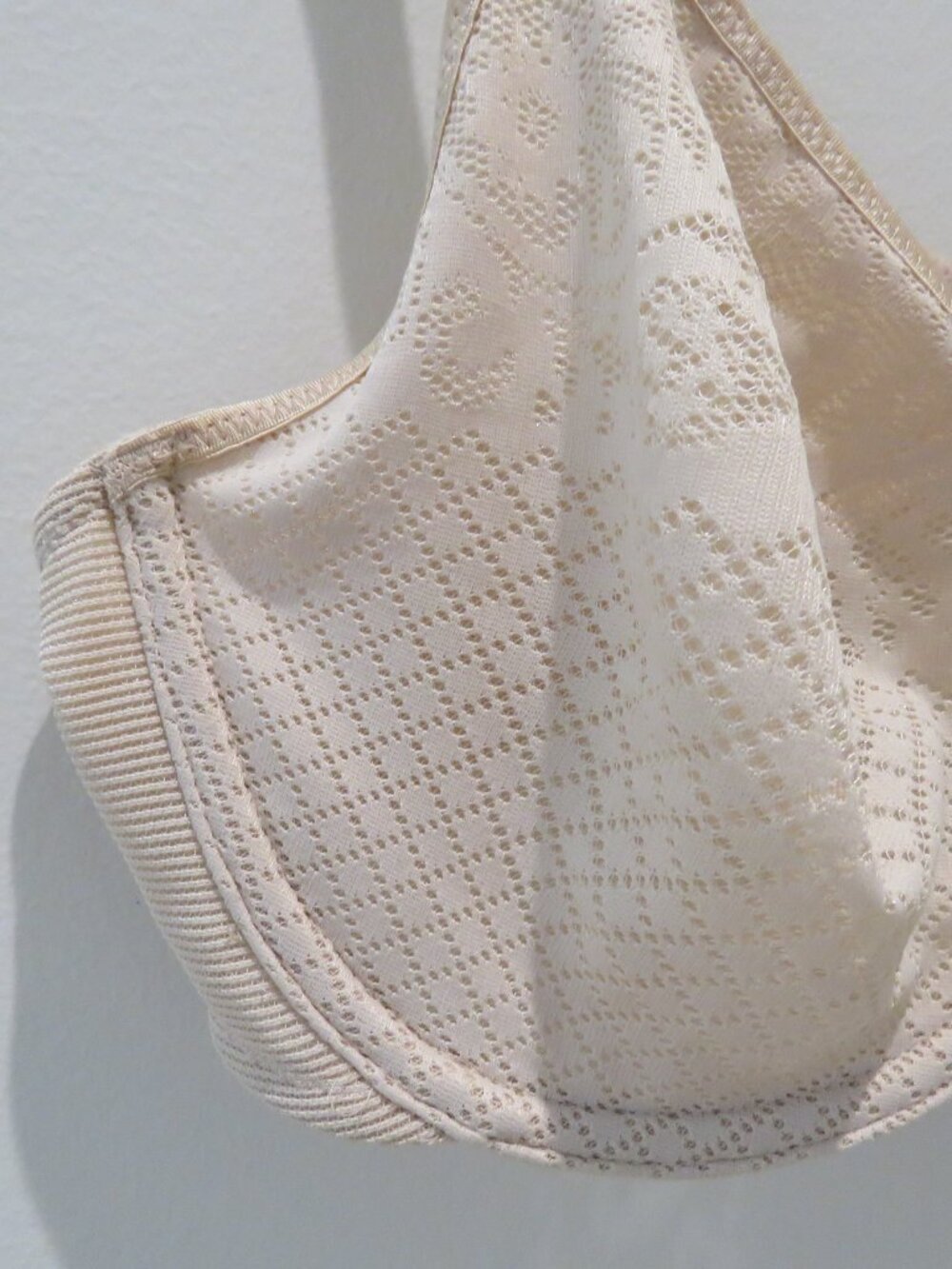 WACOAL Visual Effects Minimizer Bra in Sand Size 36C Neutral Minimalist - Picture 3 of 12